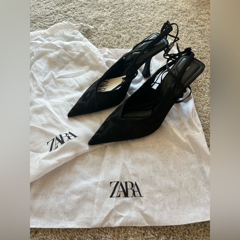 NWT ZARA HEELED SLINGBACKS❤️ - Black